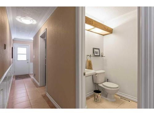 560 Wahstao Road Nw, Edmonton, AB - Indoor Photo Showing Bathroom