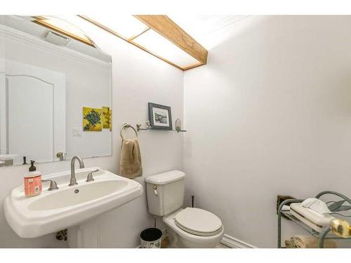 560 Wahstao Road Nw, Edmonton, AB - Indoor Photo Showing Bathroom