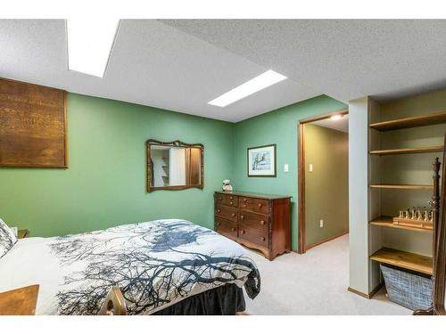 560 Wahstao Road Nw, Edmonton, AB - Indoor Photo Showing Bedroom