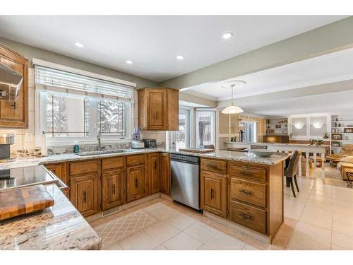 560 Wahstao Road Nw, Edmonton, AB - Indoor Photo Showing Kitchen