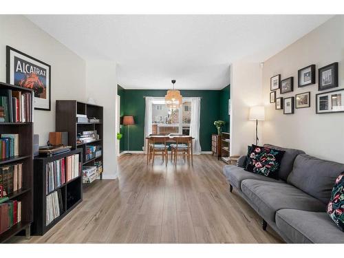 16117 Shawbrooke Road Sw, Calgary, AB - Indoor Photo Showing Living Room