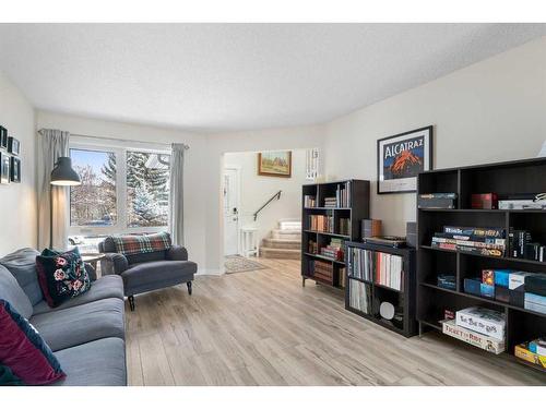 16117 Shawbrooke Road Sw, Calgary, AB - Indoor Photo Showing Living Room