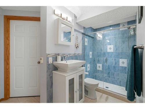 16117 Shawbrooke Road Sw, Calgary, AB - Indoor Photo Showing Bathroom