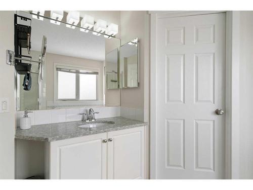 16117 Shawbrooke Road Sw, Calgary, AB - Indoor Photo Showing Bathroom