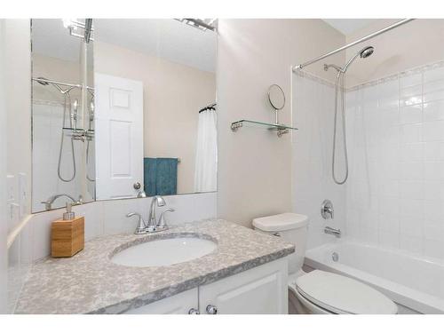 16117 Shawbrooke Road Sw, Calgary, AB - Indoor Photo Showing Bathroom