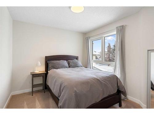 16117 Shawbrooke Road Sw, Calgary, AB - Indoor Photo Showing Bedroom