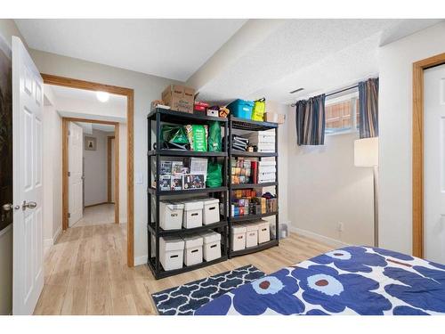 16117 Shawbrooke Road Sw, Calgary, AB - Indoor Photo Showing Bedroom