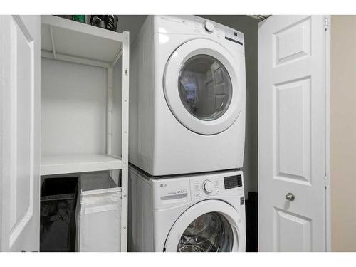 16117 Shawbrooke Road Sw, Calgary, AB - Indoor Photo Showing Laundry Room