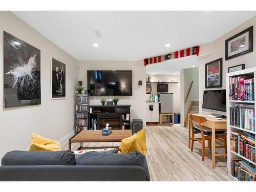 16117 Shawbrooke Road Sw, Calgary, AB - Indoor Photo Showing Living Room