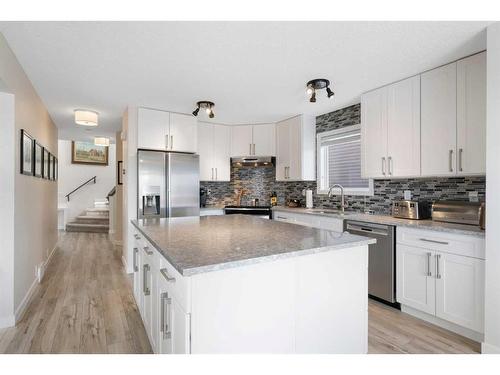 16117 Shawbrooke Road Sw, Calgary, AB - Indoor Photo Showing Kitchen With Upgraded Kitchen