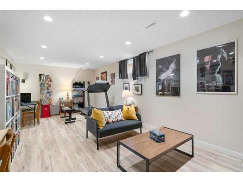 16117 Shawbrooke Road Sw, Calgary, AB - Indoor Photo Showing Gym Room