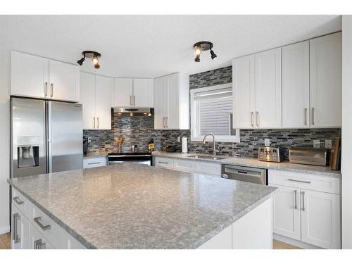 16117 Shawbrooke Road Sw, Calgary, AB - Indoor Photo Showing Kitchen With Upgraded Kitchen