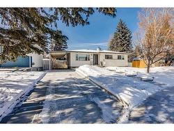 42 Kingsland Place SW Calgary, AB T2V 2J9