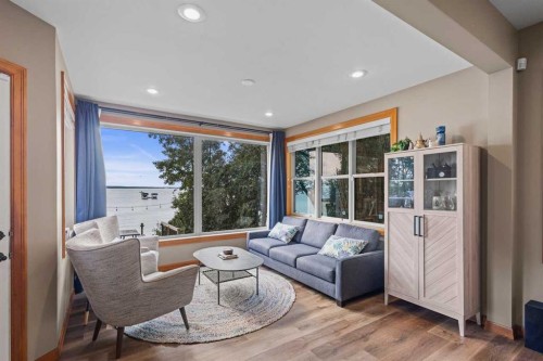 152 Jarvis Bay Drive, Jarvis Bay, AB - Indoor Photo Showing Living Room