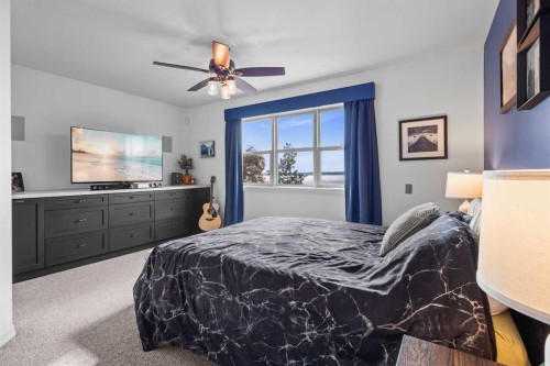 152 Jarvis Bay Drive, Jarvis Bay, AB - Indoor Photo Showing Bedroom