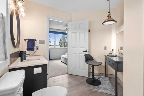 152 Jarvis Bay Drive, Jarvis Bay, AB - Indoor Photo Showing Bathroom