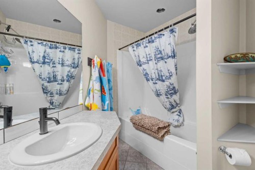 152 Jarvis Bay Drive, Jarvis Bay, AB - Indoor Photo Showing Bathroom