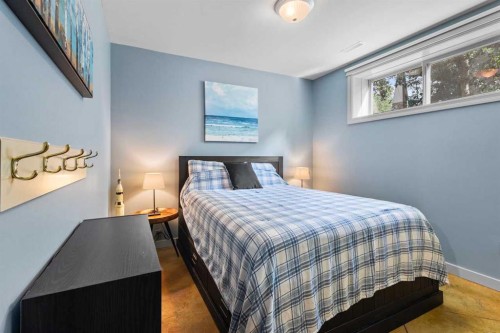 152 Jarvis Bay Drive, Jarvis Bay, AB - Indoor Photo Showing Bedroom