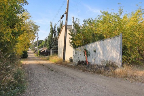 5019 52 Avenue, Viking, AB 