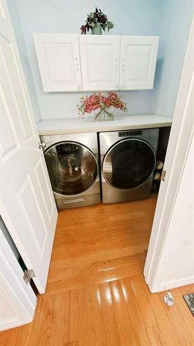 191 Everstone Drive Sw, Calgary, AB - Indoor Photo Showing Laundry Room