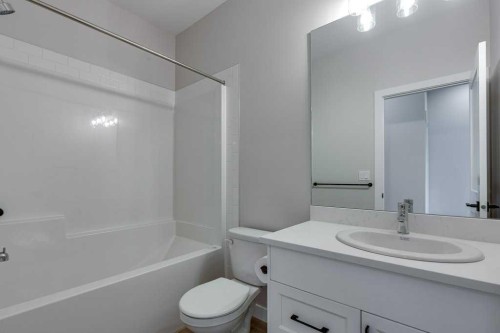 117 Gray Close, Sylvan Lake, AB - Indoor Photo Showing Bathroom