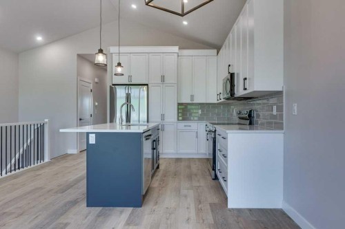 117 Gray Close, Sylvan Lake, AB - Indoor Photo Showing Kitchen With Upgraded Kitchen