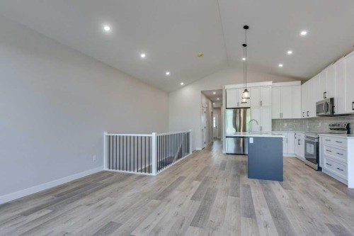 117 Gray Close, Sylvan Lake, AB - Indoor Photo Showing Kitchen With Upgraded Kitchen