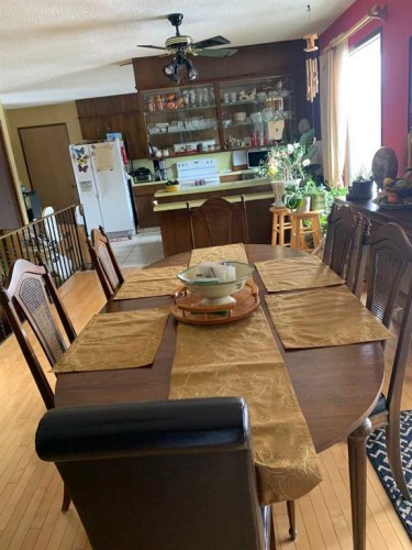 4913 Parkview Crescent, Castor, AB - Indoor Photo Showing Dining Room