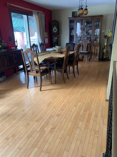 4913 Parkview Crescent, Castor, AB - Indoor Photo Showing Dining Room