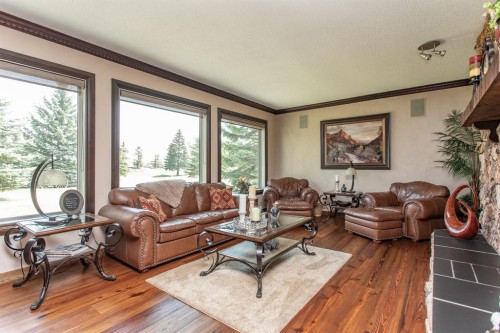 38212 Range Road 252, Rural Lacombe County, AB - Indoor Photo Showing Living Room