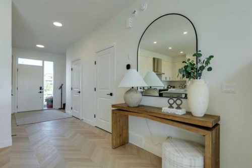 8523 21 Avenue Se, Calgary, AB - Indoor Photo Showing Other Room