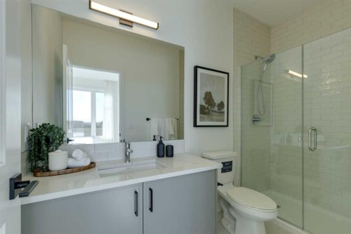 8523 21 Avenue Se, Calgary, AB - Indoor Photo Showing Bathroom