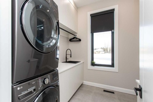 299-27475 Township Road 380, Rural Red Deer County, AB - Indoor Photo Showing Laundry Room