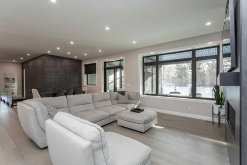 299-27475 Township Road 380, Rural Red Deer County, AB - Indoor Photo Showing Living Room