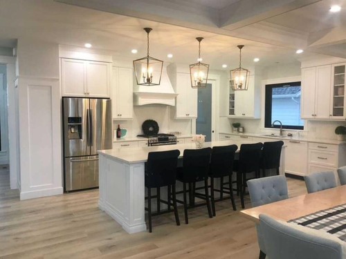 55 N 300 W, Raymond, AB - Indoor Photo Showing Kitchen With Upgraded Kitchen