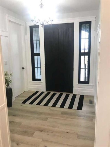 55 N 300 W, Raymond, AB - Indoor Photo Showing Other Room