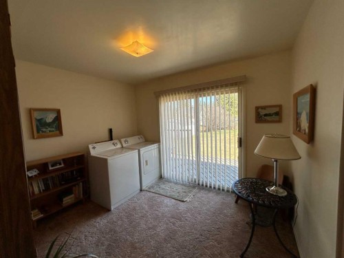 5405 50 Street, Castor, AB - Indoor Photo Showing Laundry Room