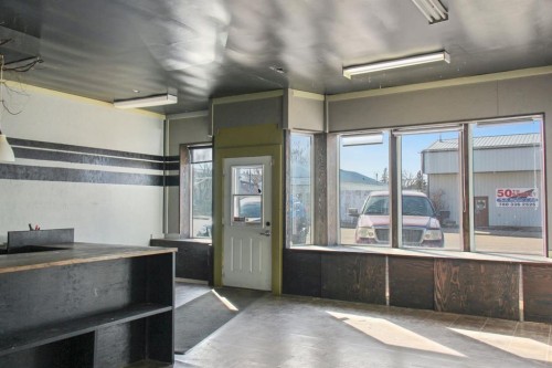 5213 50 Street, Viking, AB 
