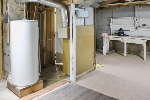 301 Waterloo Street, Veteran, AB - Indoor Photo Showing Basement