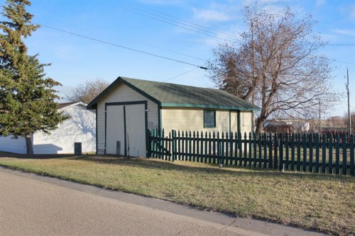 301 Waterloo Street, Veteran, AB - Outdoor