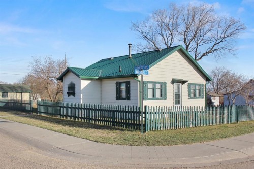 301 Waterloo Street, Veteran, AB - Outdoor