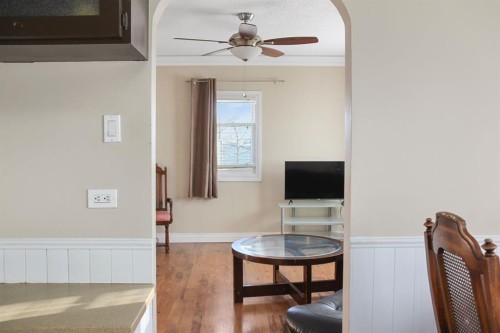 301 Waterloo Street, Veteran, AB - Indoor Photo Showing Other Room