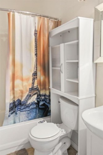301 Waterloo Street, Veteran, AB - Indoor Photo Showing Bathroom