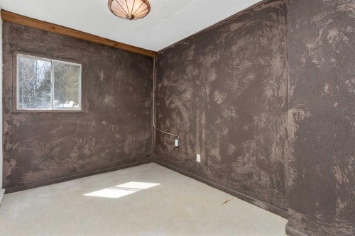 315 & 317 Macrae Street, Bawlf, AB - Indoor Photo Showing Other Room