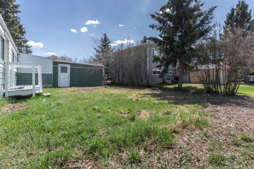 315 & 317 Macrae Street, Bawlf, AB - Outdoor