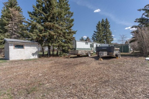 315 & 317 Macrae Street, Bawlf, AB - Outdoor