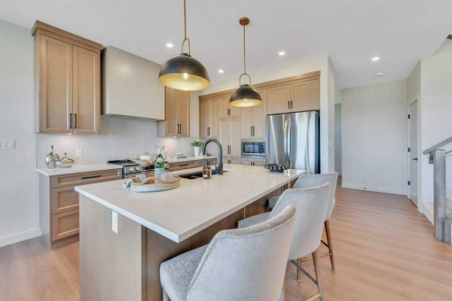 7 Vincent Gate, Sylvan Lake, AB - Indoor Photo Showing Kitchen With Stainless Steel Kitchen With Upgraded Kitchen