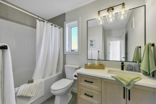 7 Vincent Gate, Sylvan Lake, AB - Indoor Photo Showing Bathroom