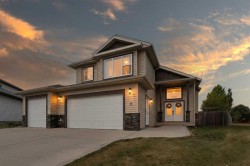 5 Hodgstreet Place  Sylvan Lake, AB T4S 0C5