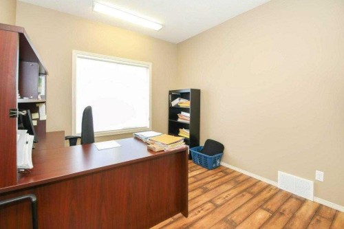 5209 49A Avenue, Bentley, AB 